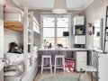 Schlafzimmer mit Etagenbett und Schreibtisch. Tolle kinderzimmer klein ideen für platzsparende Einrichtung.