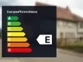Energieeffizienzklasse E. Das Diagramm zeigt die Energieeffizienz von Gebäuden, von A (grün, sehr effizient) bis G (rot, wenig effizient).
