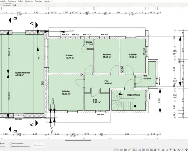 Grundriss-Ansicht eines Hauses mit Räumen wie "Essen/Wohnen", "Kochen", "Schlafen" und "Treppenhaus". Der Schnitt Architektur zeigt die Aufteilung der Räume.