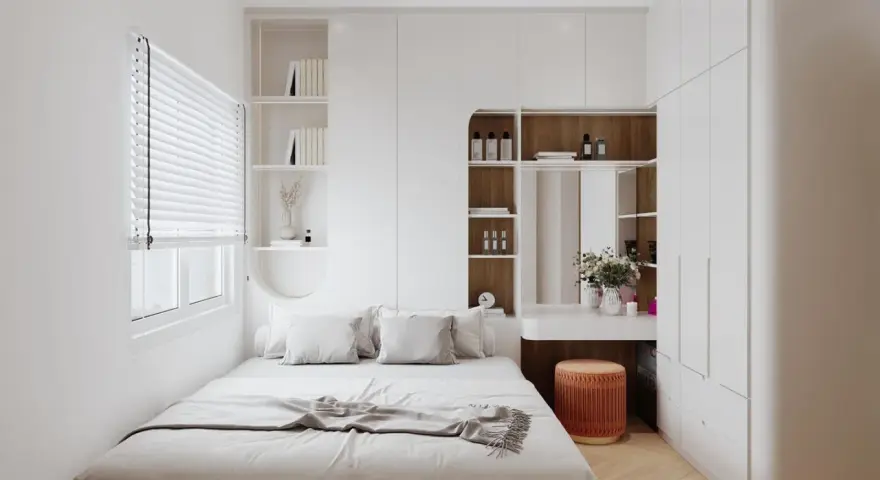 Moderne zimmer einrichten ideen: Ein helles Schlafzimmer mit weißem Bett, integrierten Regalen und einem Schminktisch.